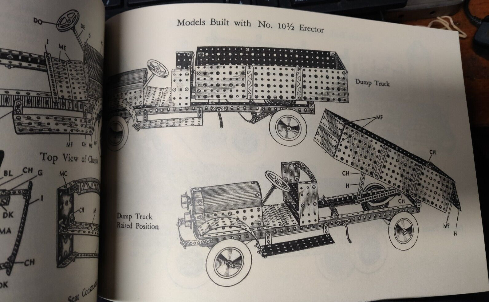 C 53 NEW 10 1/2 MANUAL SMILING BOY COVER PLANES, TRUCKS A.C.GILBERT ERECTOR SET