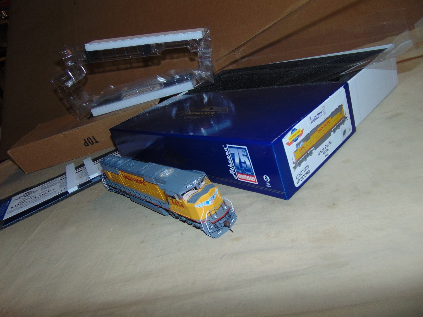 ATHEARN GENESIS HO 75820 UNION PACIFIC SD70M DIESEL DCC & SOUND -BRAND NEW