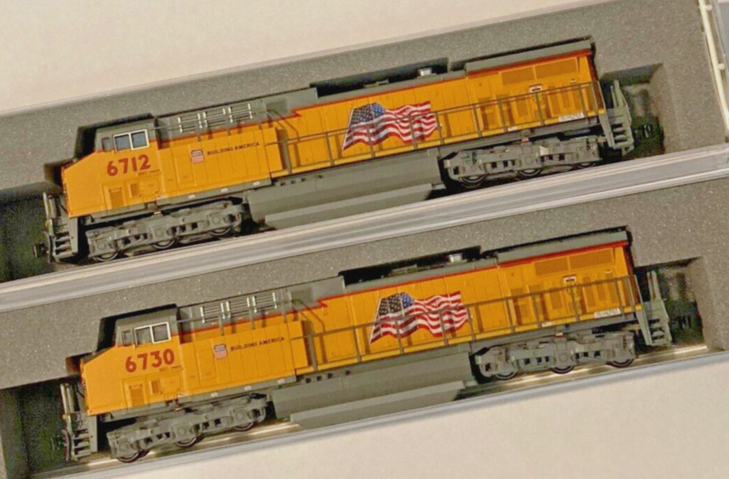 KATO 1767039 1767040 2 LOCO SET N SCALE AC4400CW Union Pacific Flag 6712 , 6730