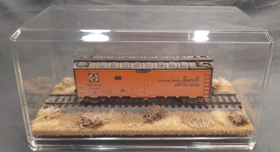 HO SCALE 9″ SINGLE TRACK DISPLAY CASE – “DESERT SCENE”- ANY HO TRAINS
