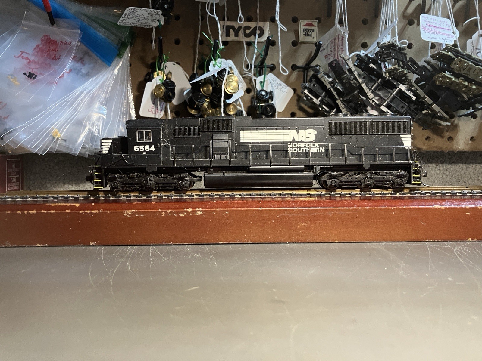 Life Like Proto 2000 HO Norfolk Southern 6564 SD60 Diesel Engine