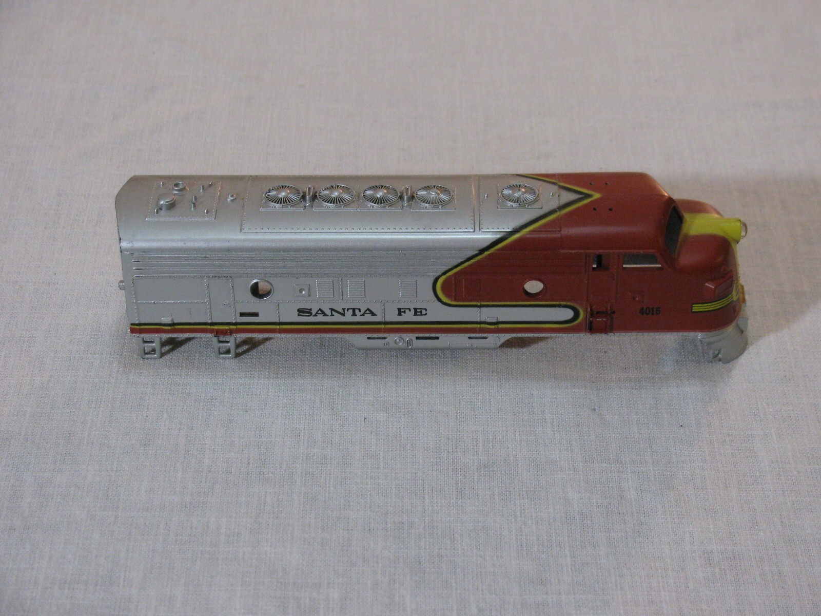 Vtg HO Scale Diesel Locomotive Shell ONLY, Santa Fe #4015, Unbranded a rr