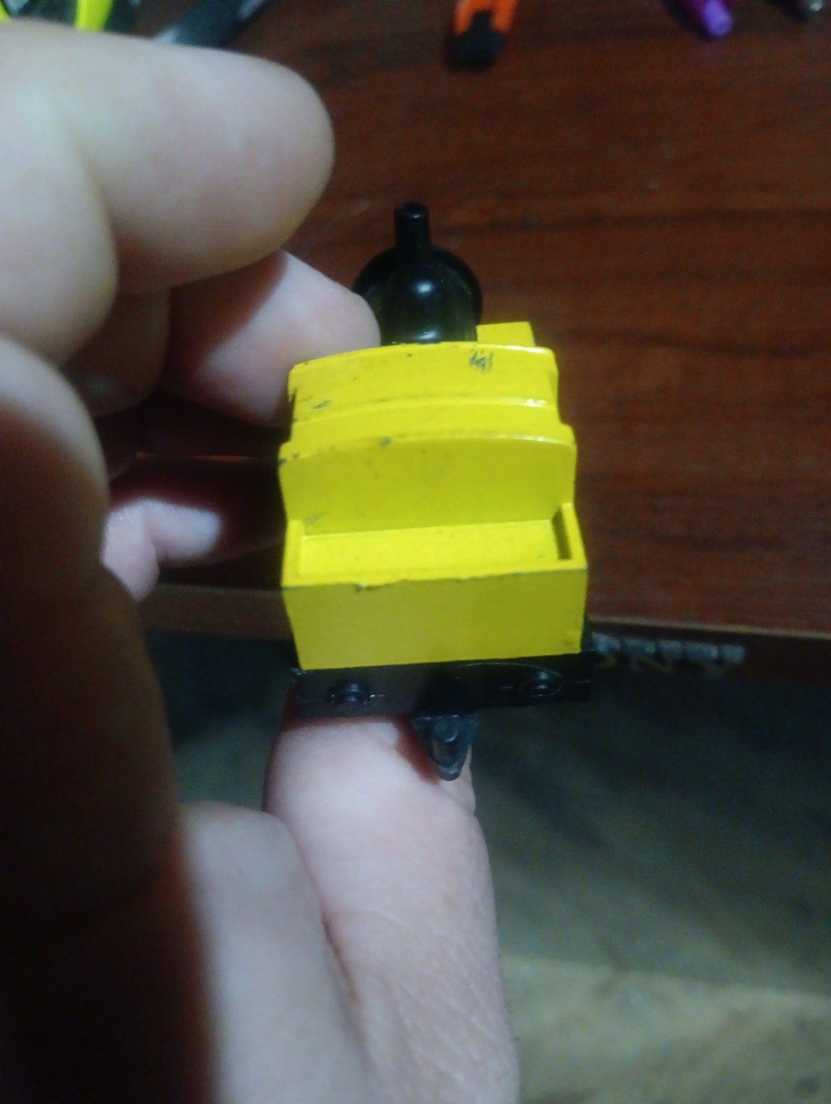 VINTAGE STEAM TRAIN LOCOMOTIVE ENGINE No. 0104 PULL BACK Weak And Paintchips.