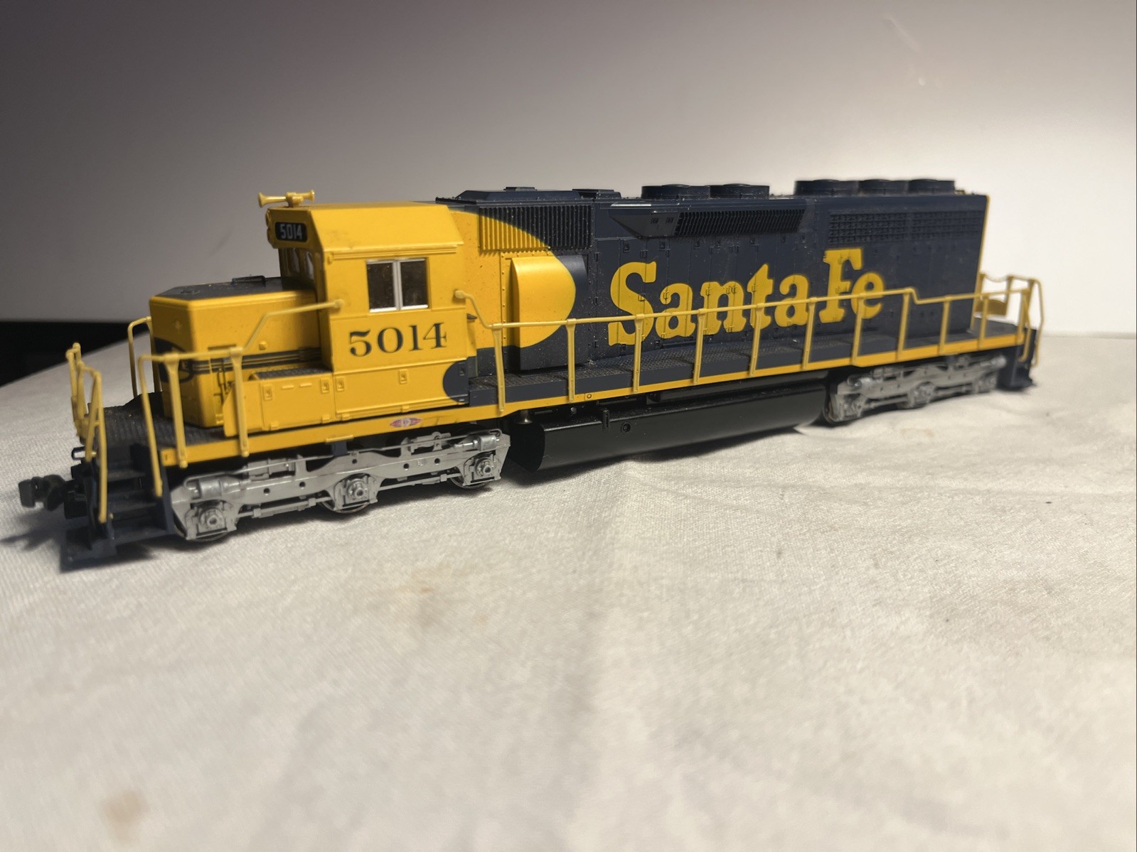 HO Scale Kato Santa Fe Sd40-2 #5014 DCC Ready READ DESCRIPTION