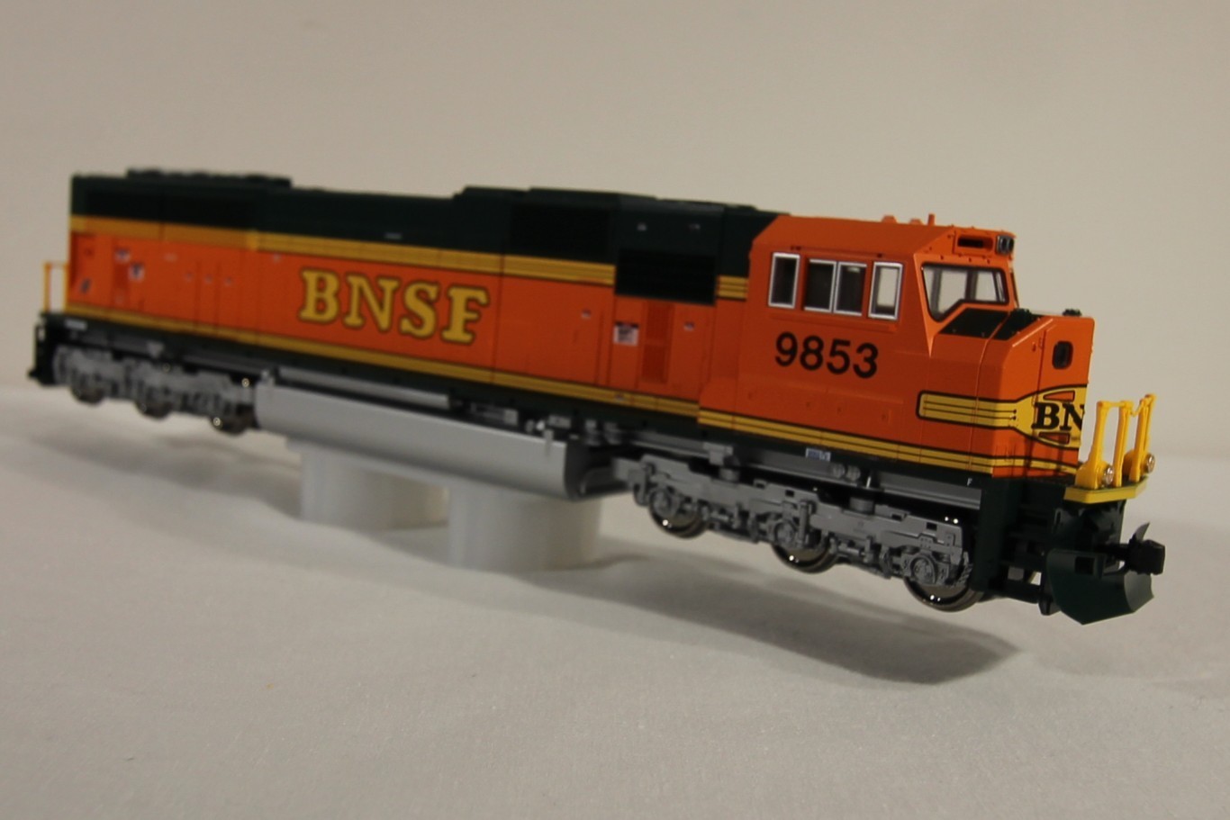 KATO HO 37-6404 EMD SD70MAC BNSF Heritage II #9853 DC DCC Ready NIB NOS