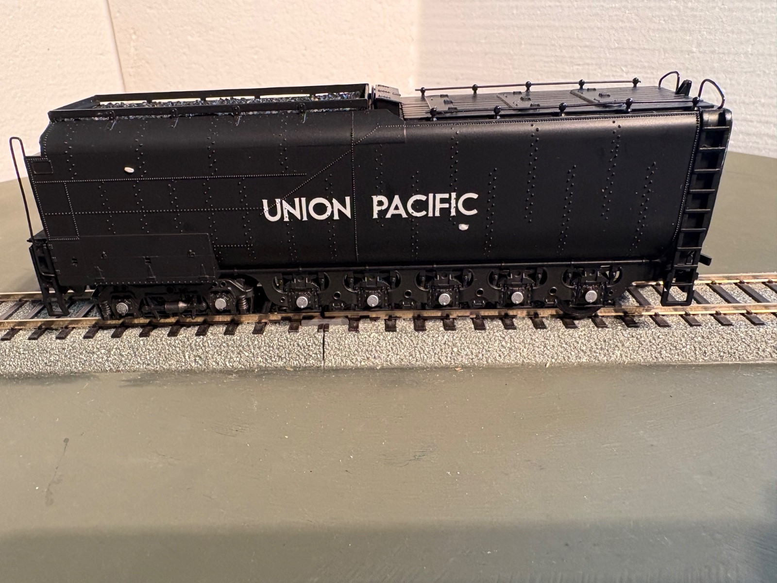 TESTED Rivaossi 4-6-6-4 Union Pacific Challenger #3983 & Tender (26-743)
