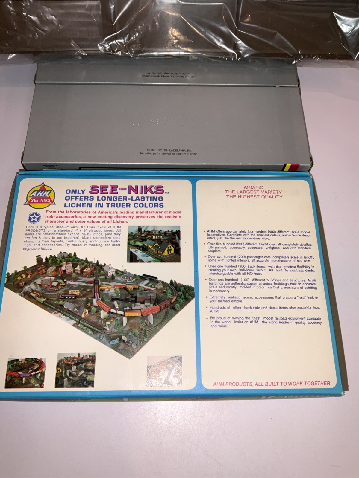 Vintage AHM HO Train Lot SEE-NIKS Crossing Gate 2 Boxcars NOS Boxed
