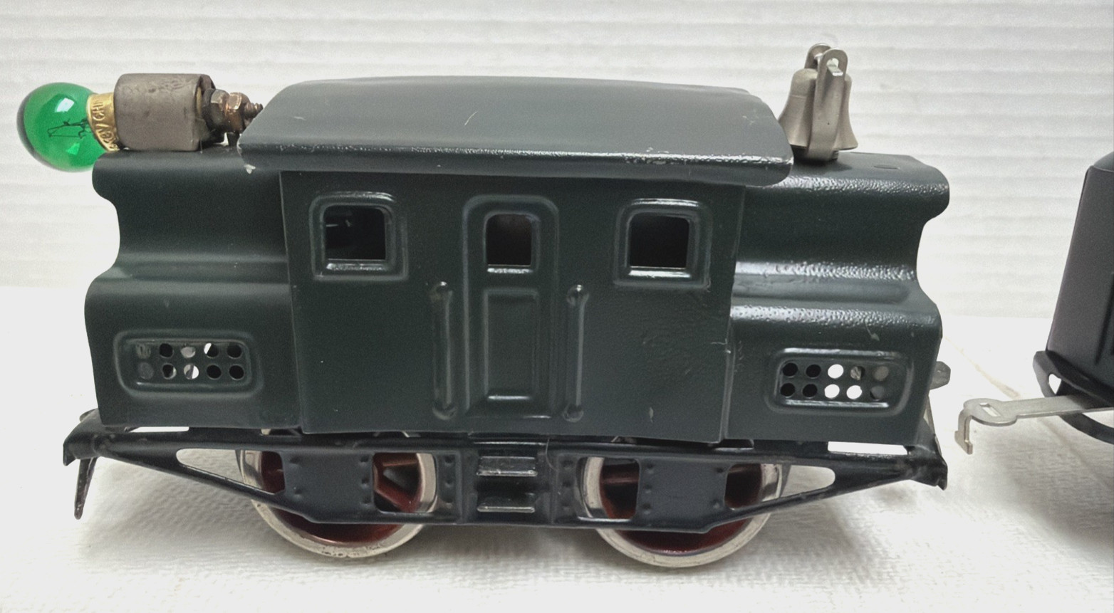 LIONEL PREWAR O-GAU. 150 NYC LINES LOCOMOTIVE WITH (2)600 PULLMAN CARS -RESTORED