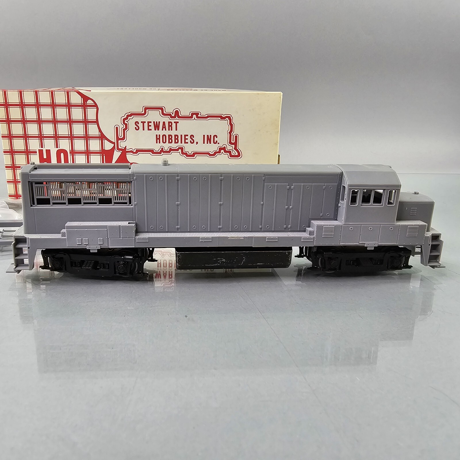 Stewart Hobbies HO GE U25B Powered Diesel Undecorated Train Kit 7000 Phase II