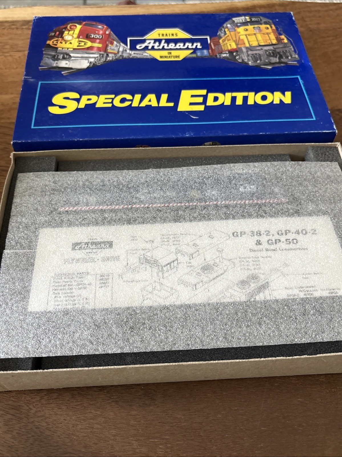 RARE 100th Anniversary Athearn SE HO Florida East Coast GP40-2 Powered & Dummy
