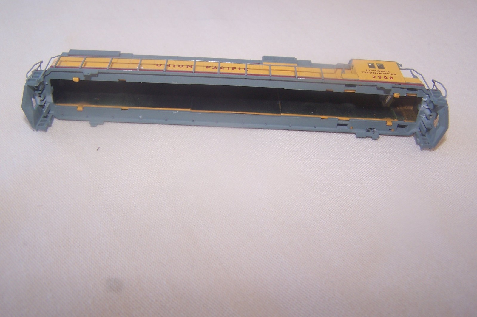 Atlas N Scale C630 C-630 UNION PACIFIC Complete Shell Assy w/handrails