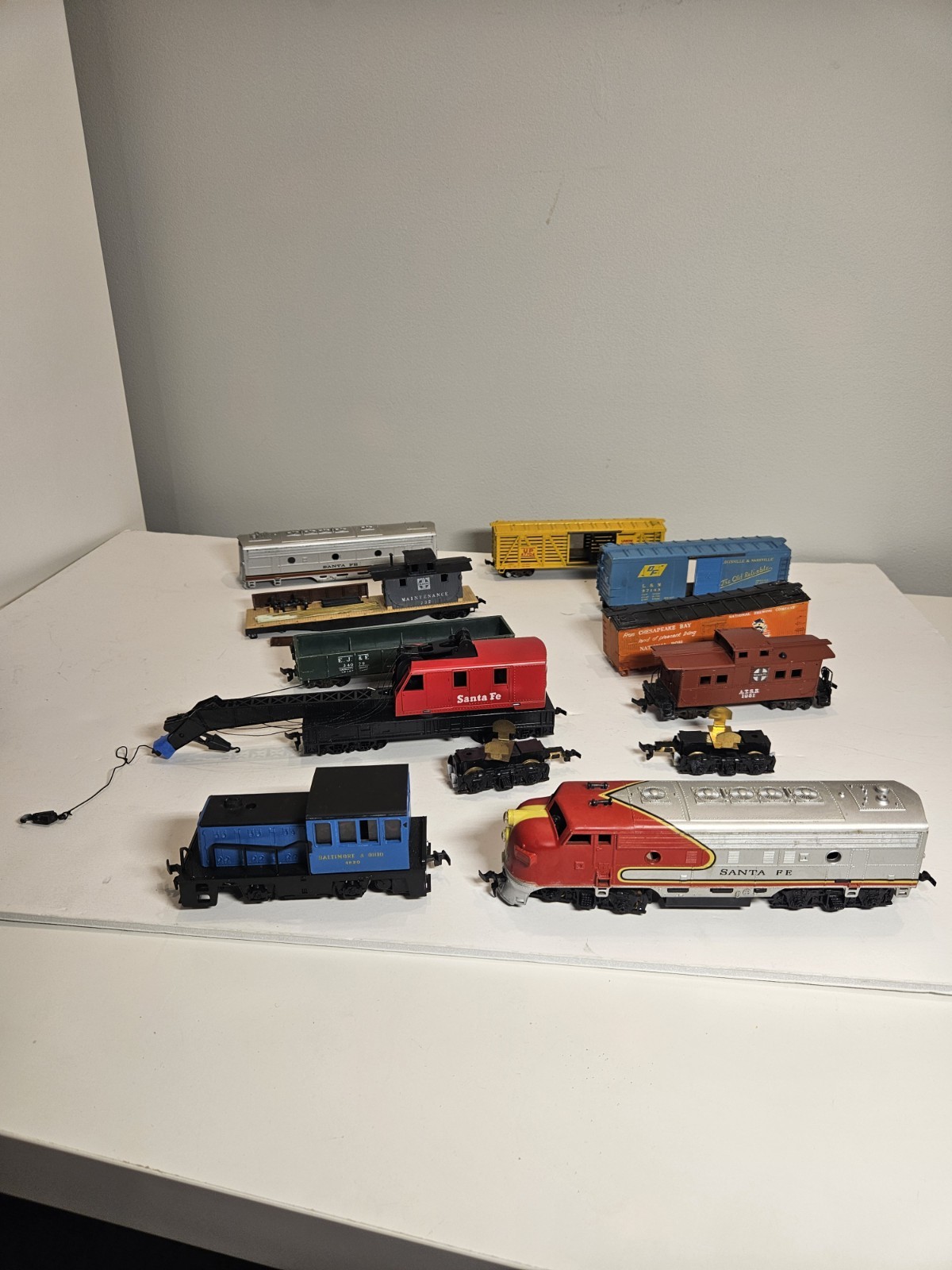Vintage HO scale Locomotive Power/Dummy Junk Lot – Untested – Unknown if working