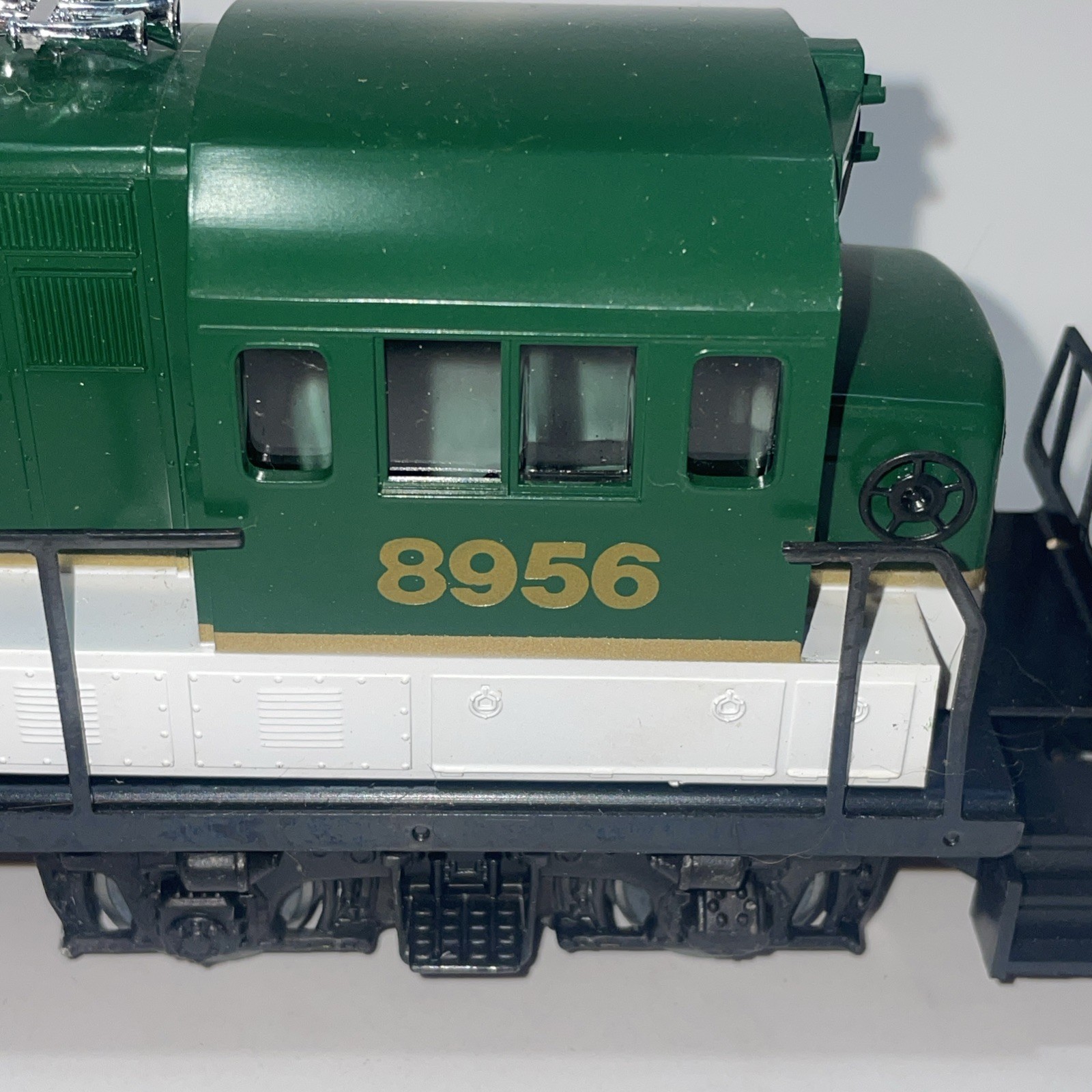 Lionel 6-8956 O Gauge Southern U36B Non-Powered Dummy Locomotive #8956