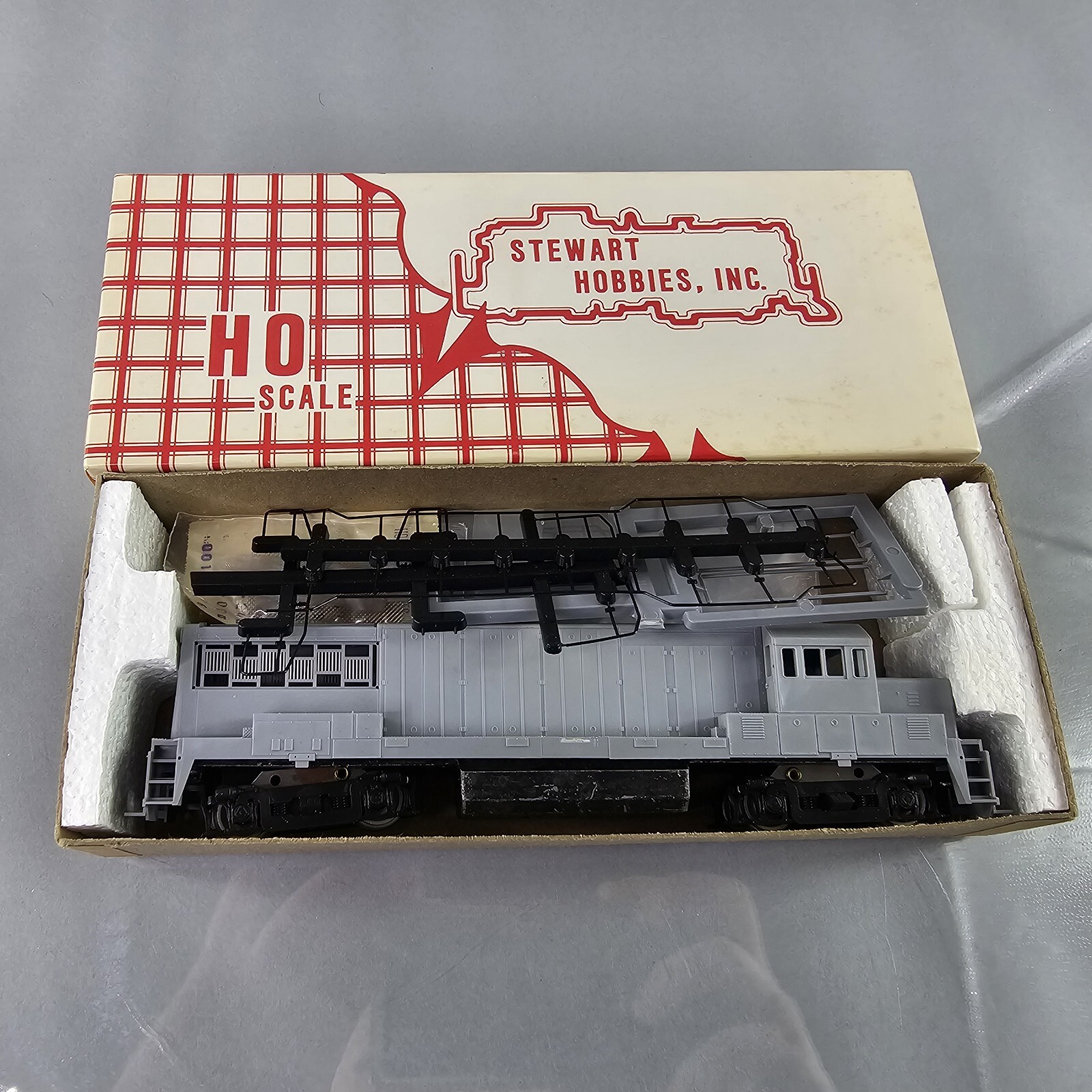 Stewart Hobbies HO GE U25B Powered Diesel Undecorated Train Kit 7000 Phase II