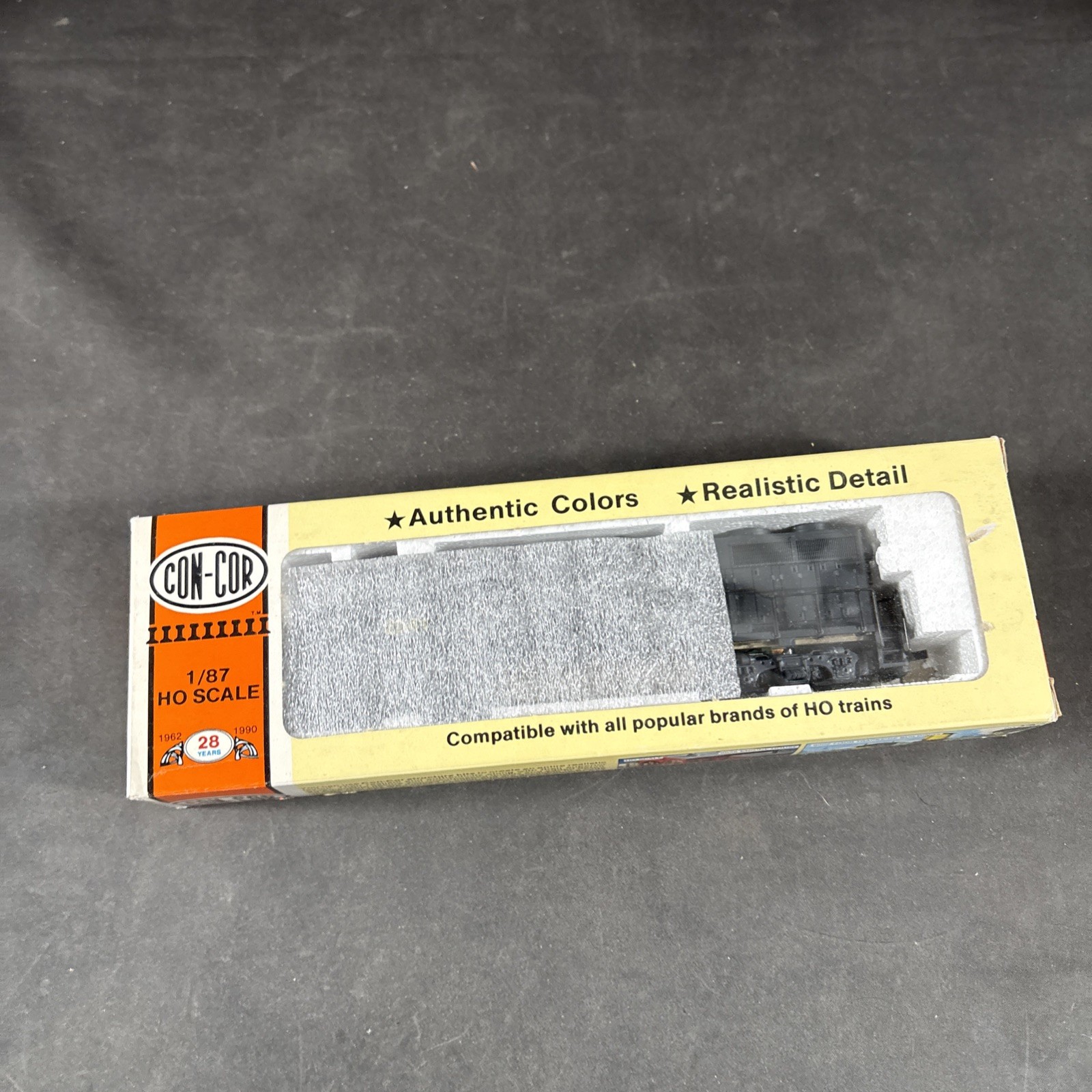CON-COR 1:87 MODEL TRAIN HO SCALE LOCMOTIVE EMD GP-38 PENN RAILROAD NEW OPEN