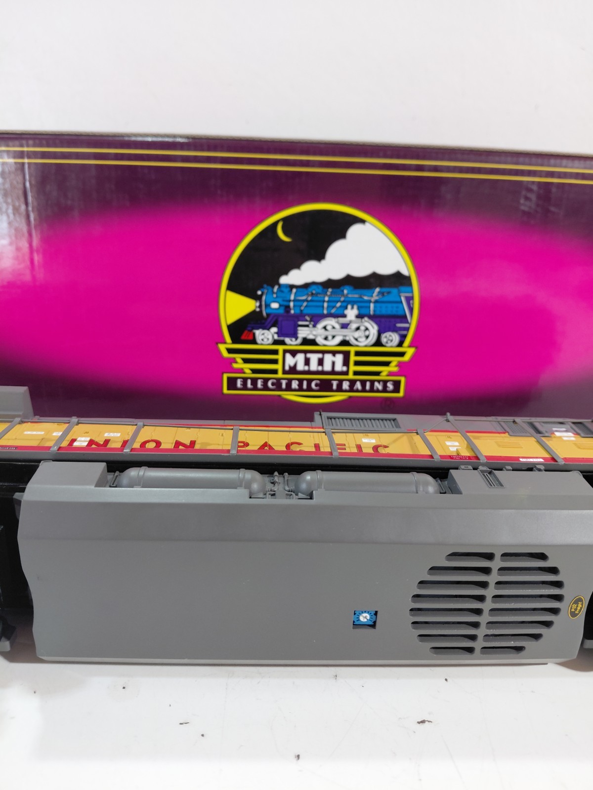 MTH 20-2270-1 O Gauge Model Railroad Union Pacific Dash-9 PS2 Diesel Engine wBox