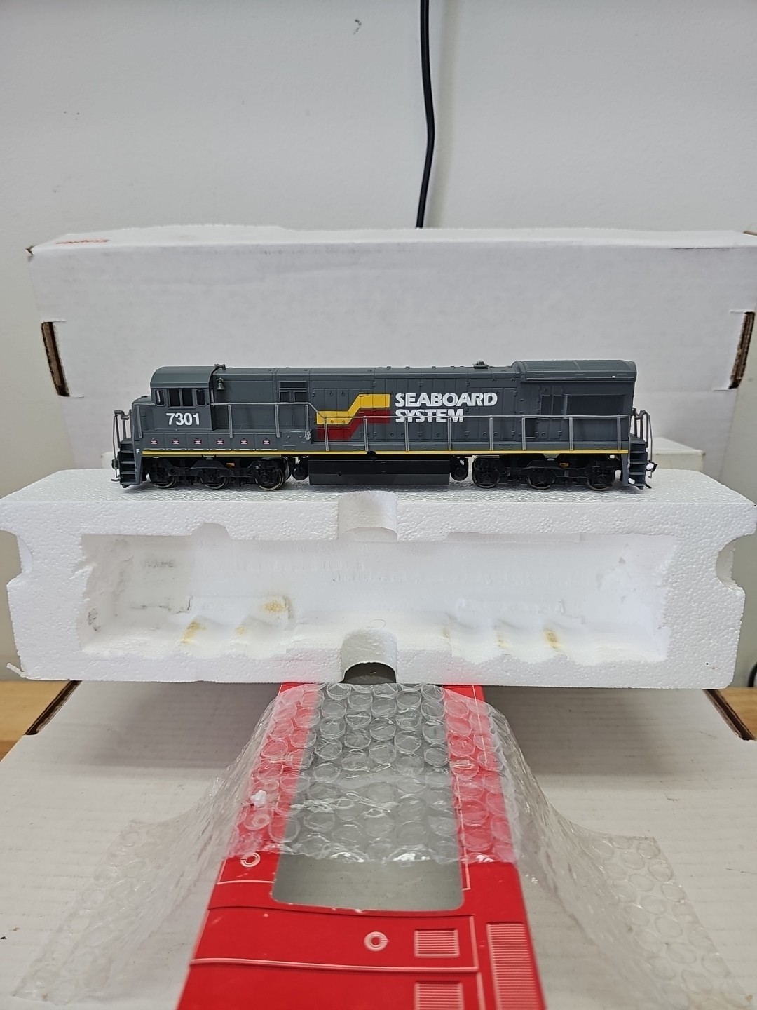 Atlas Seaboard System 7301 GE u36C DCC PLUG Diesel Loco HO Scale
