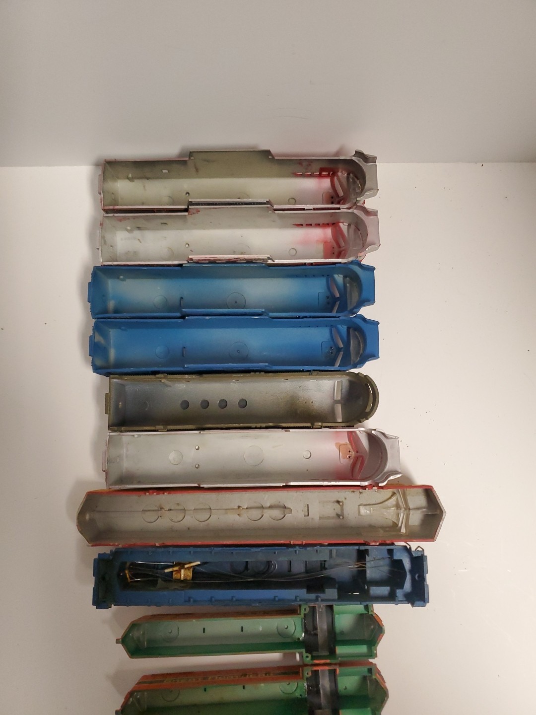 HO Scale UNBRANDED DIESEL CON RAIL SANTA FE UNION SHELL ONLY MIXED Lot Of 15 Bx1