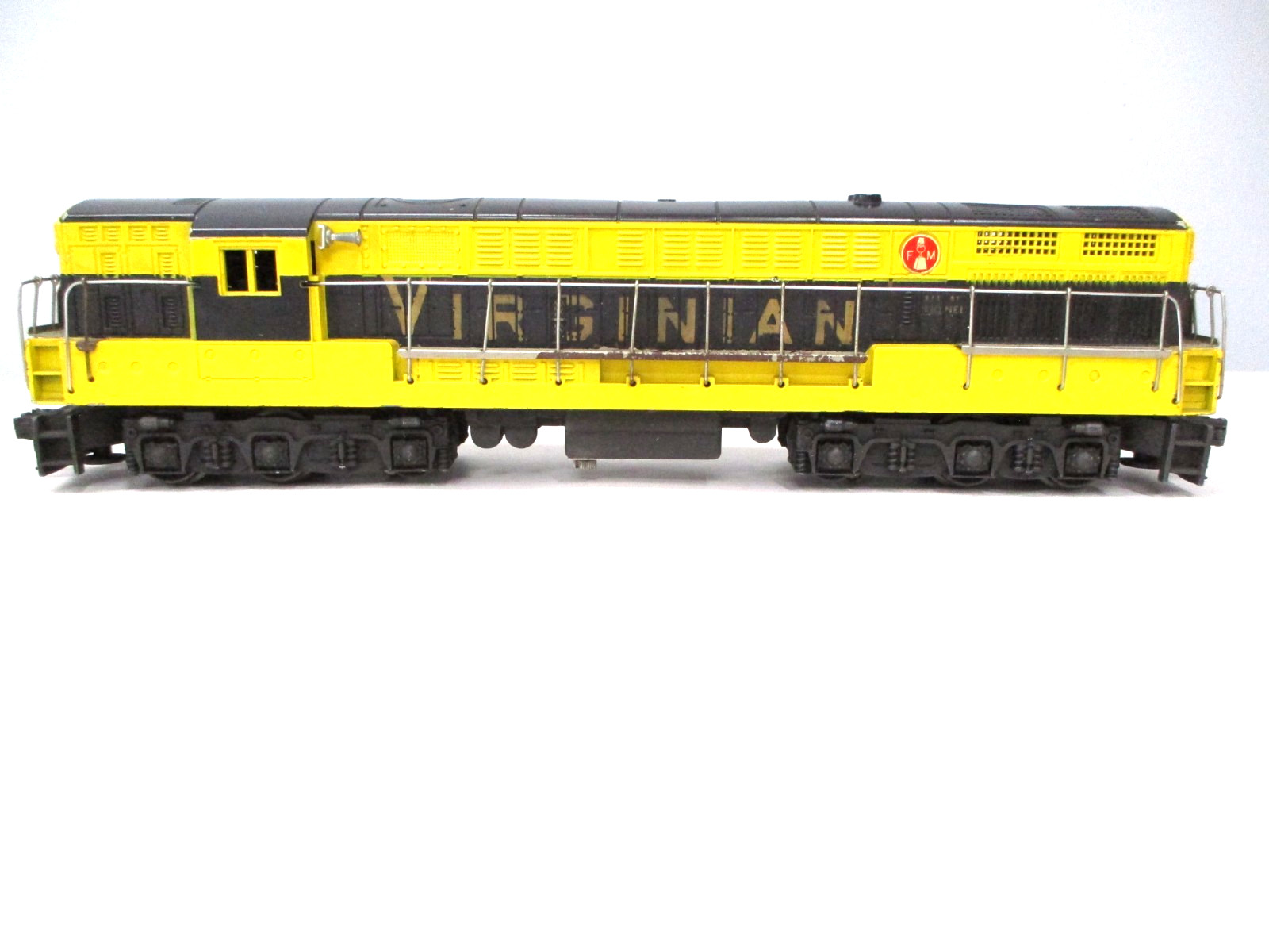 Lionel 2331 Virginian FM Yellow, Black Screw Breaks Postwar O gauge X7784
