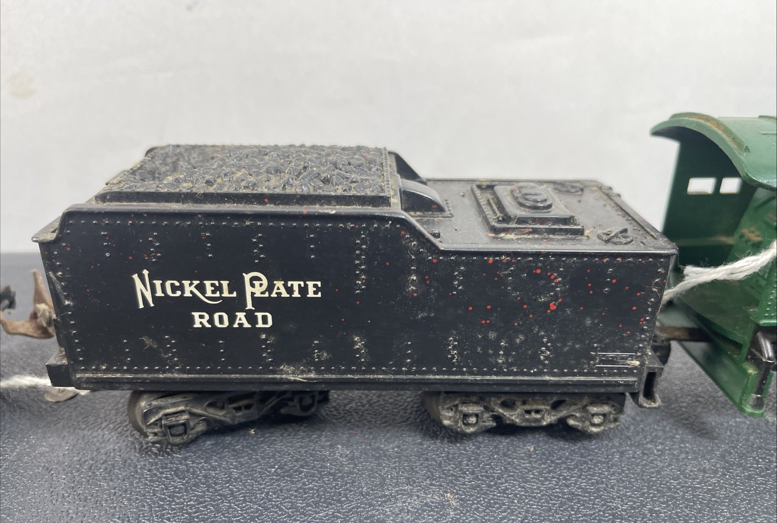 Vtg Lionel 8302 Green Steam Engine Locomotive w/ Nickel Tender Car & Sunoco Tank