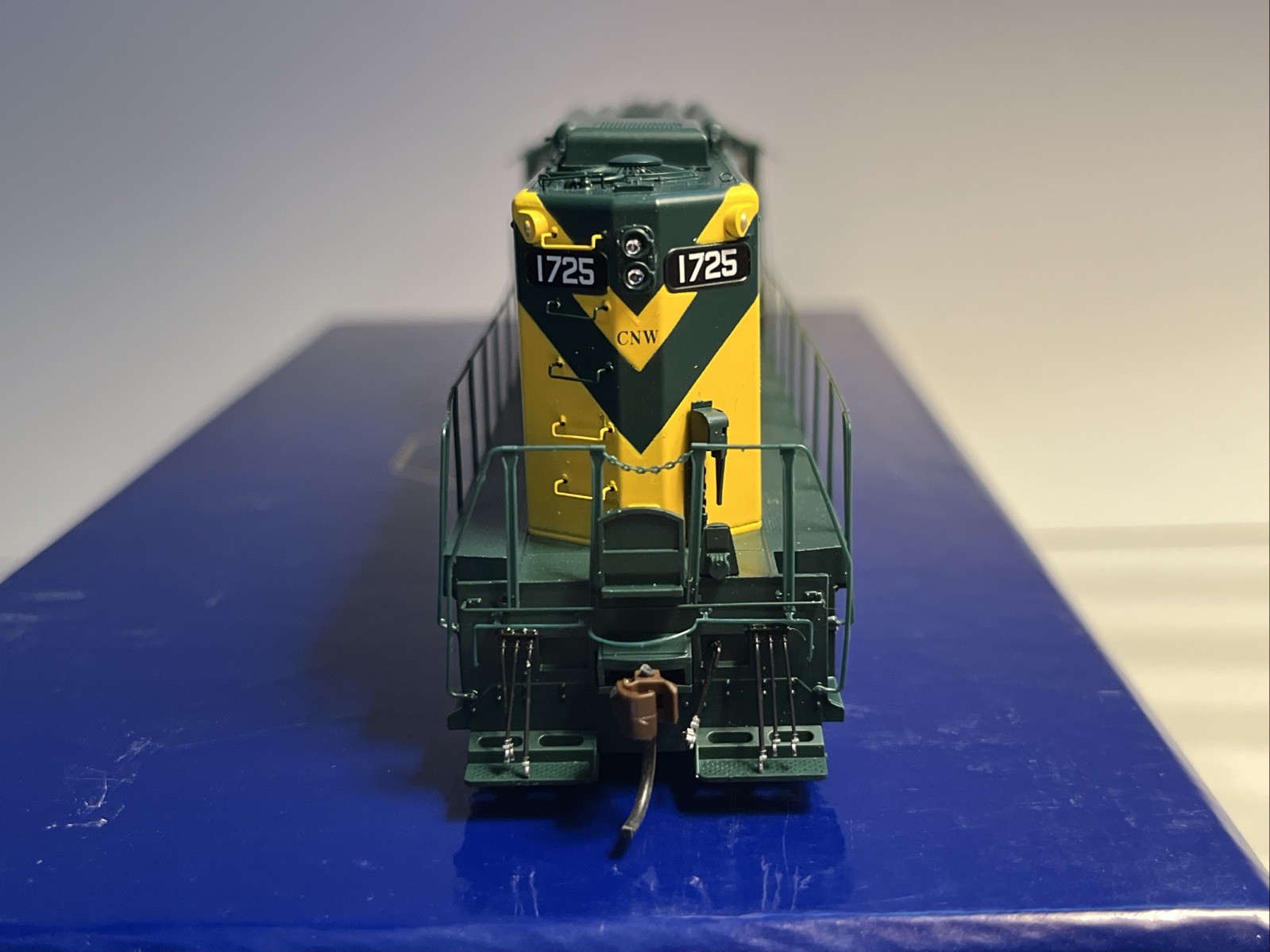 HO Scale Athearn Genesis CNW GP9 #1725 DCC READY TESTED