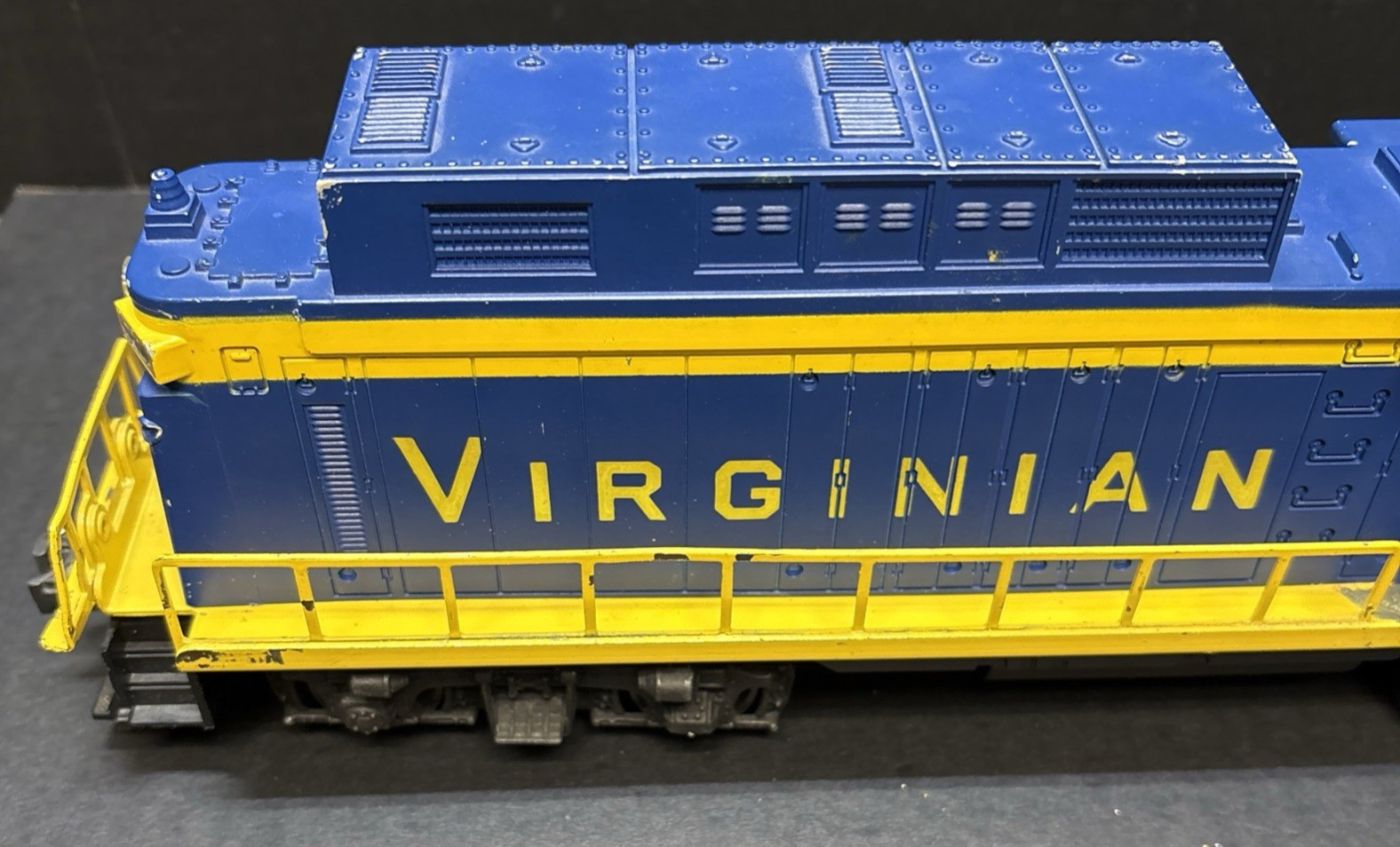1958 Vintage Lionel Trains The Virginian E-33 O-Gauge Locomotive 2329 Metal Body