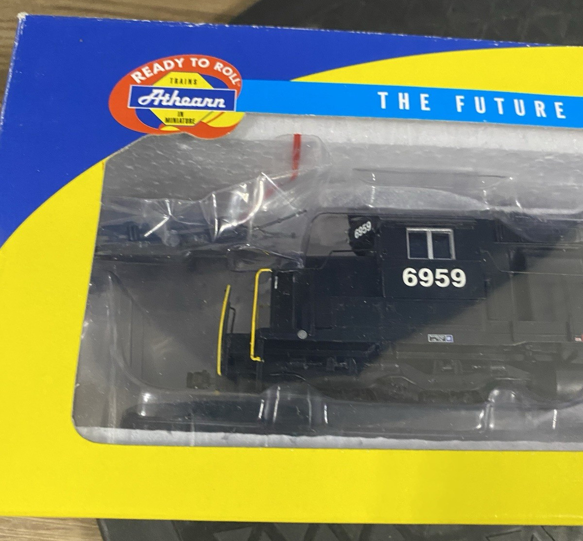 Athearn 93522 Ho Penn Central SD38 Locomotive 6959 DCC Quick Plug Equipped