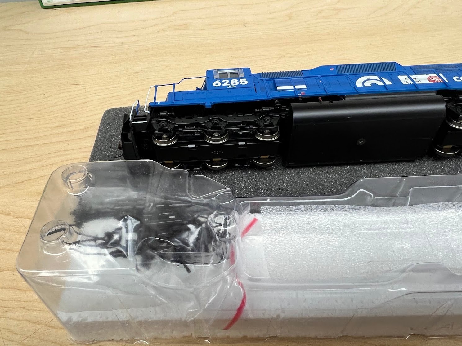 HO Athearn RTR #89858 Conrail SD40 #6285 United Way logo DCC Ready