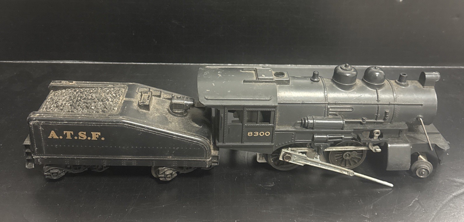 Lionel 8300 Steam Locomotive & Tender O-27 Postwar for Parts or Repair Vintage