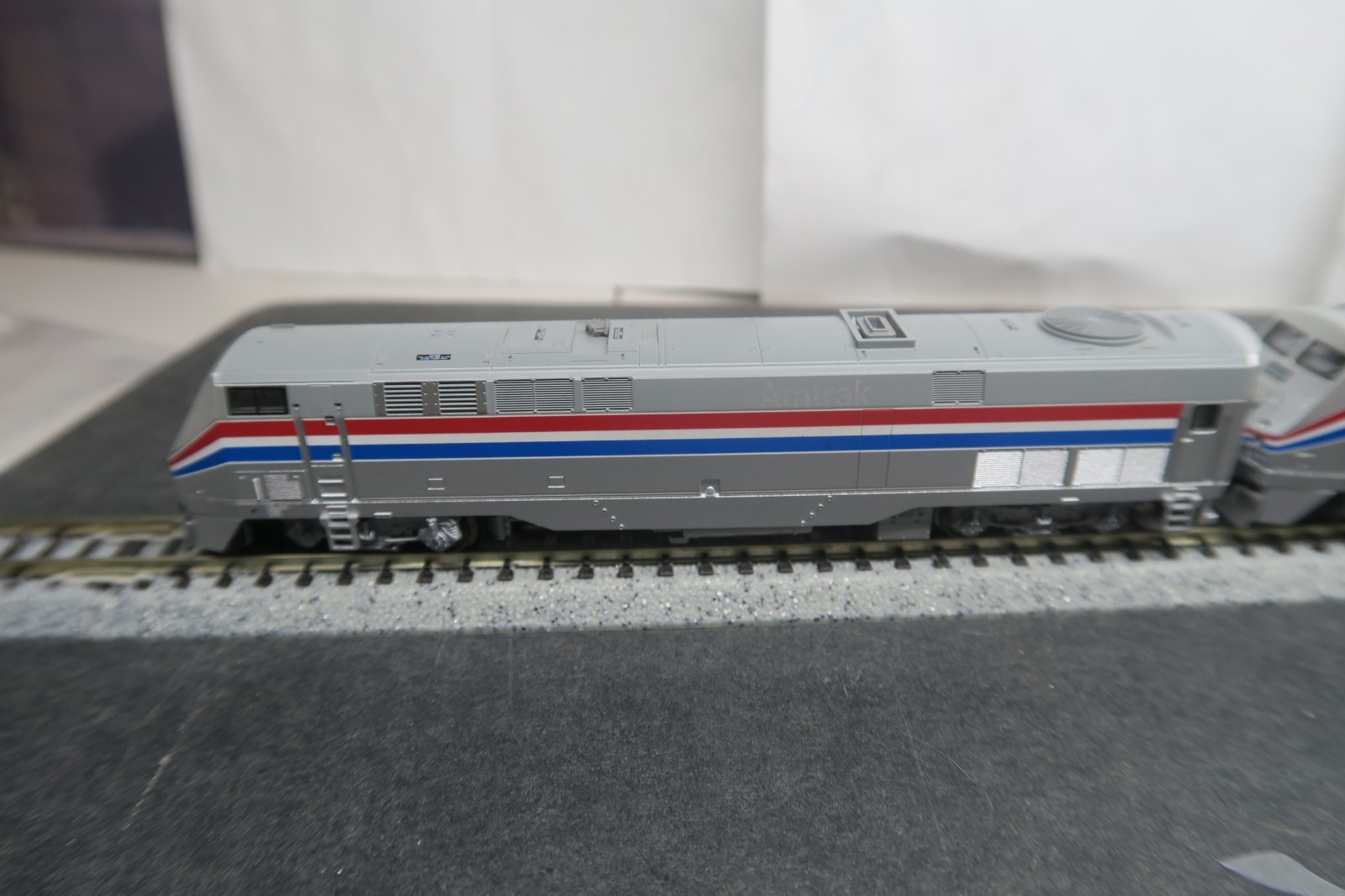 KATO N SCALE 106-6101 AMTRAK P42 LOCOMOTIVE SET PHASE 3 #34 & #94 GENTLY USED!