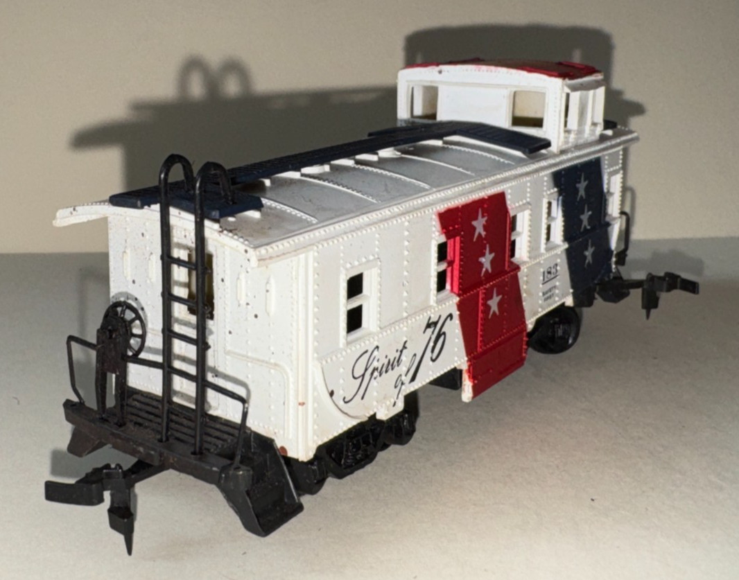 Vintage Bachmann Bicentennial Train Lot – SCL 1776 Locomotive, Caboose, Trailers