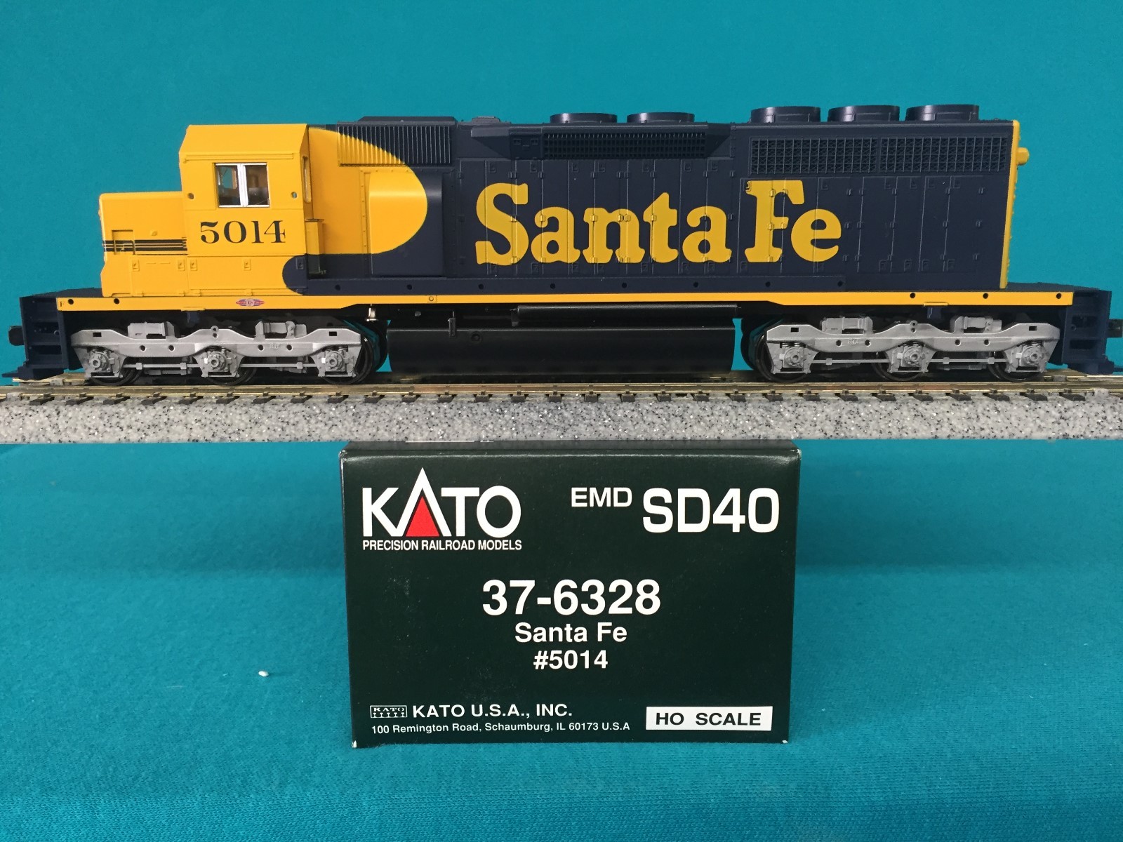 37-6328 Kato SD40 Santa Fe Locomotive #5014 DCC Ready HO Scale ATSF New