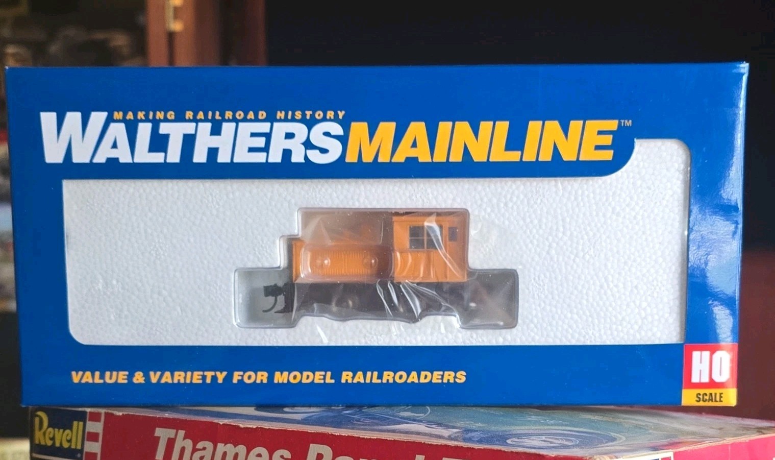 WalthersMainline Plymouth ML-8 Industrial Switcher Orange HO Scale Helical Gears