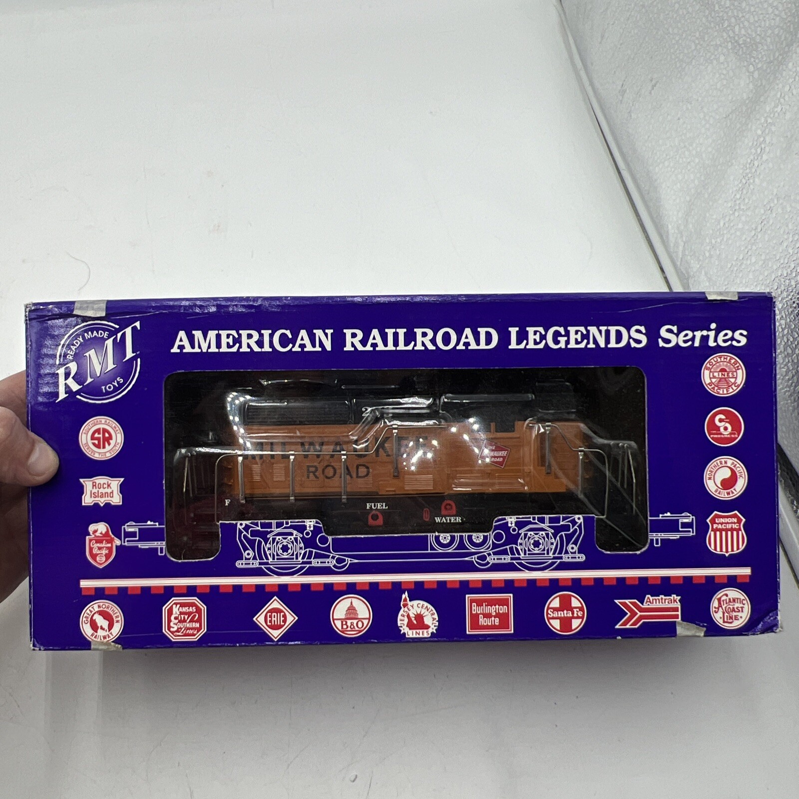 RMT O/O-27 GAUGE RMT-4161 MILWAUKEE ROAD GP DIESEL LOCOMOTIVE #273 IN BOX