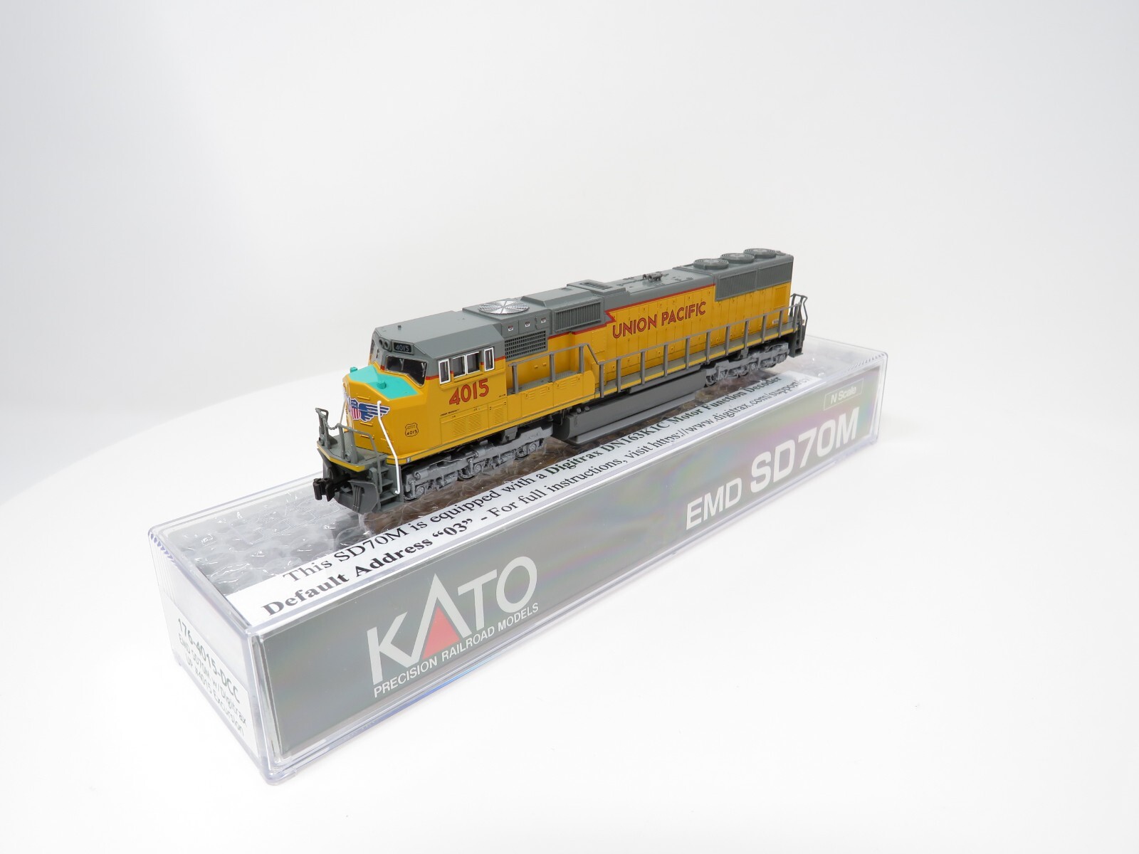 Kato N 176-4015-DCC Union Pacific UP EMD SD70M Diesel Locomotive Excursion Train