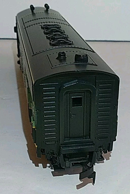 New Atlas HO Scale 8326 Northern Pacific NP 6600 FP7 Diesel Locomotive Main St.