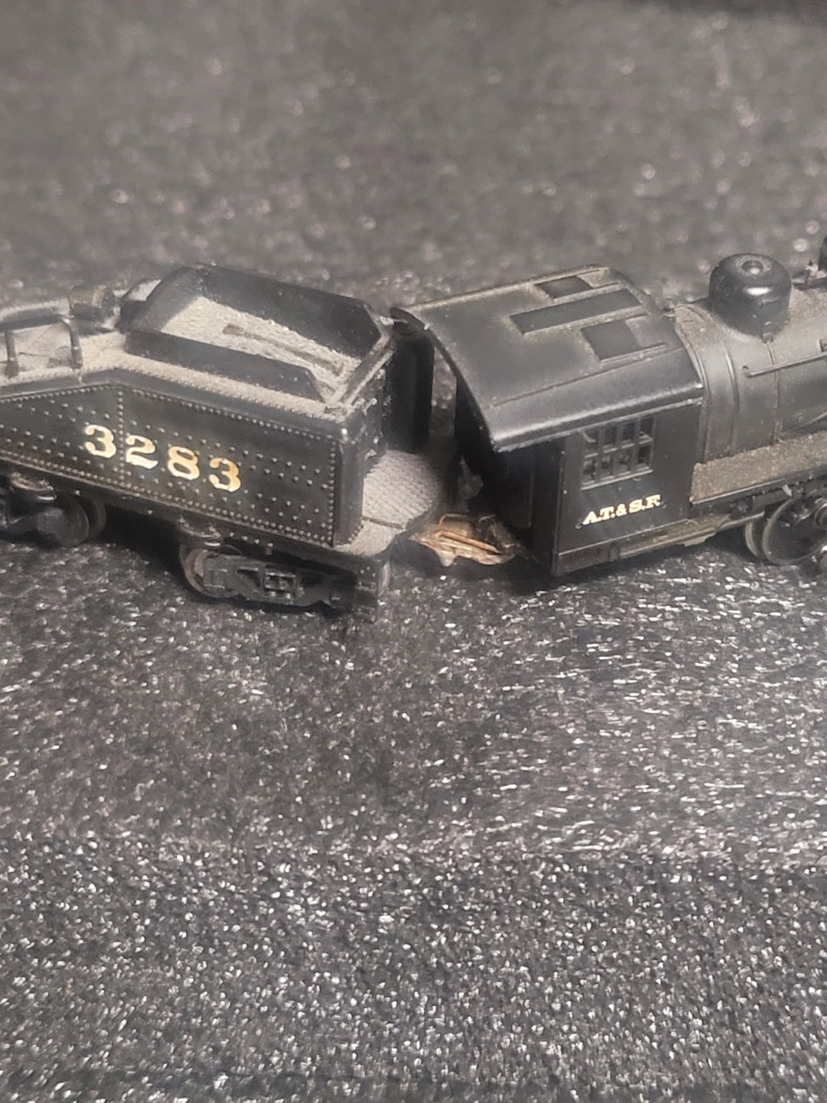 Bachman N Scale A.T. & S.F Locomotive & Tender #3283 with slight weathering