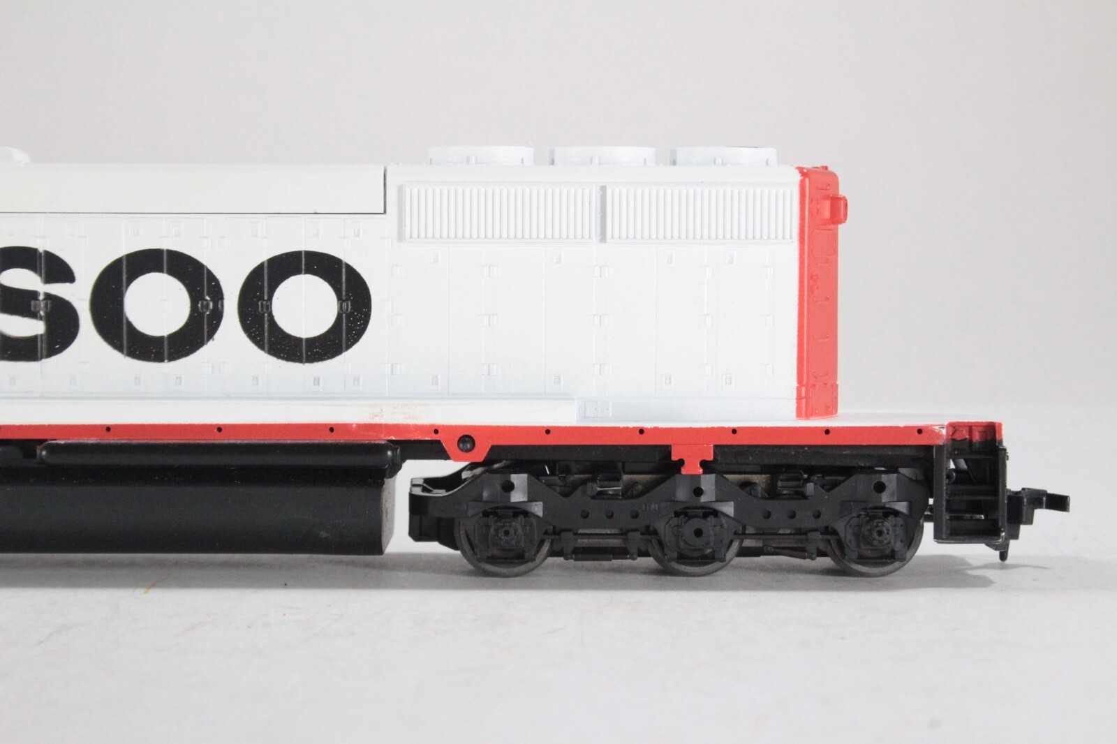 HO Athearn “Blue Box” Soo Line SD40-2 Powered Locomotive All-Whl Pkp Brs Fly New