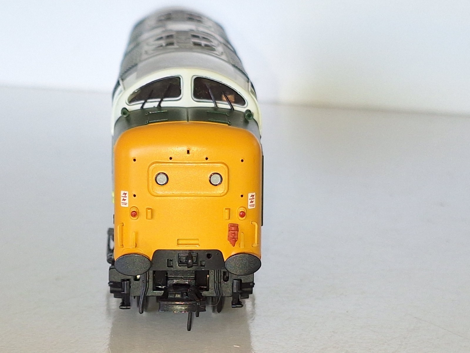 Bachmann 32-525A. DCC Ready. Deltic Co-Co Diesel The Kings Own Yorkshire. OO. DC