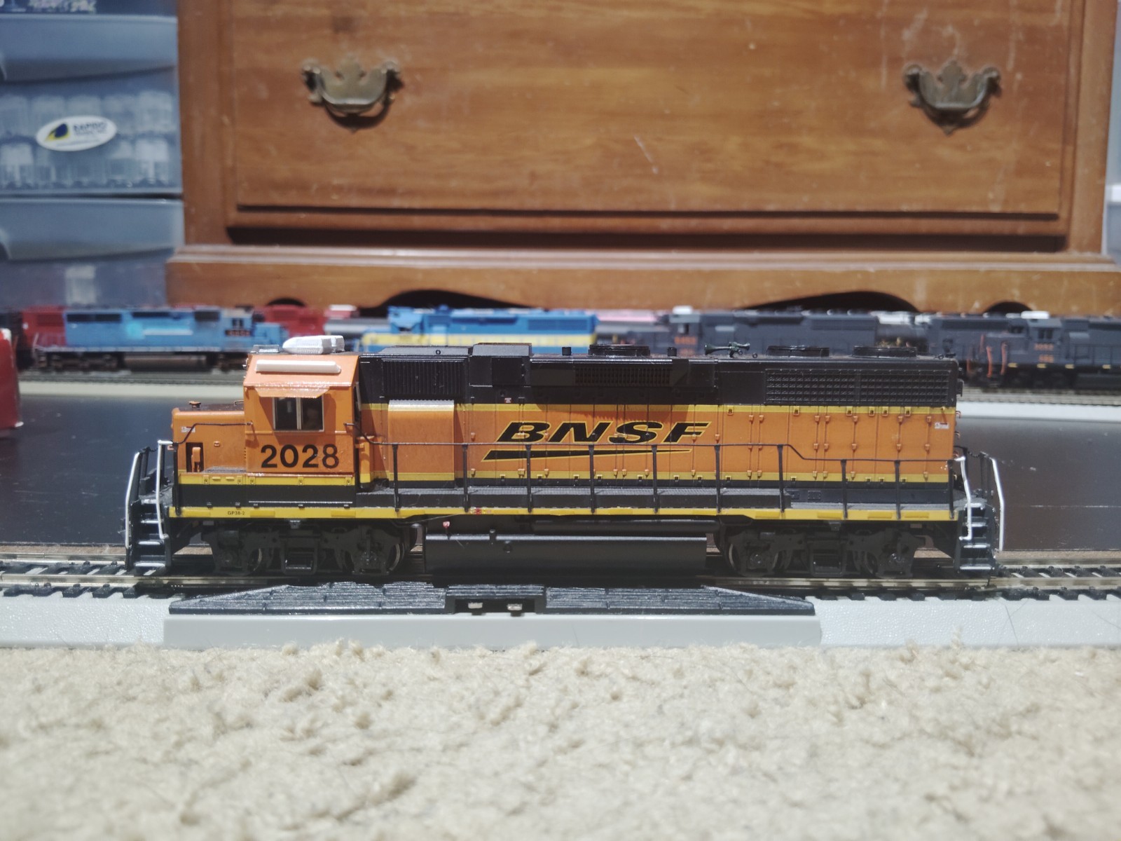 HO Atlas BNSF GP38 DCC With Sound ESU 2028