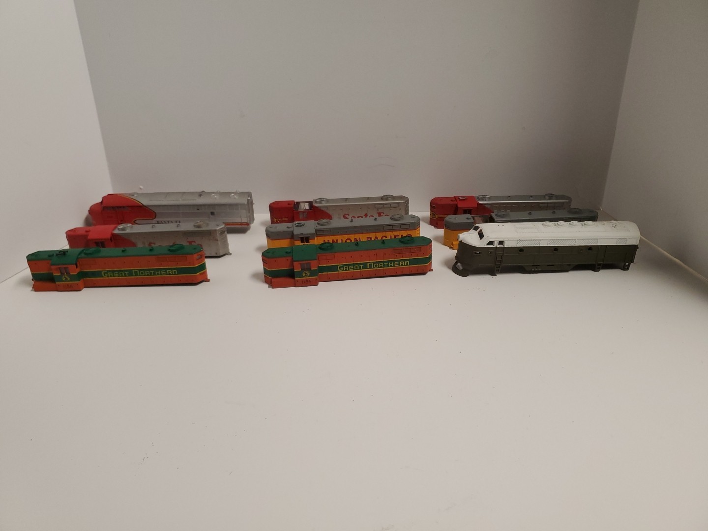 HO Scale UNBRANDED DIESEL CON RAIL SANTA FE UNION SHELL ONLY MIXED Lot Of 15 Bx1