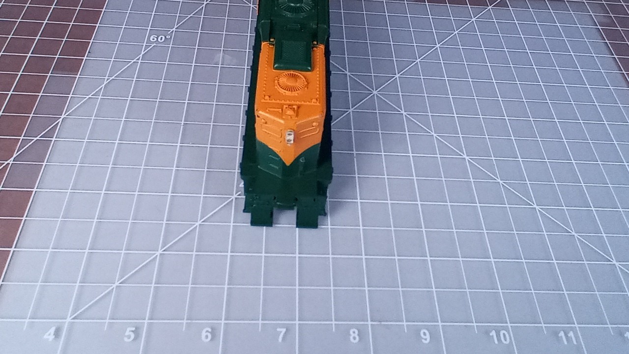 HO SHELL Great Northern 707 GP9?, horns, no railing, inserts at nose ends BCK