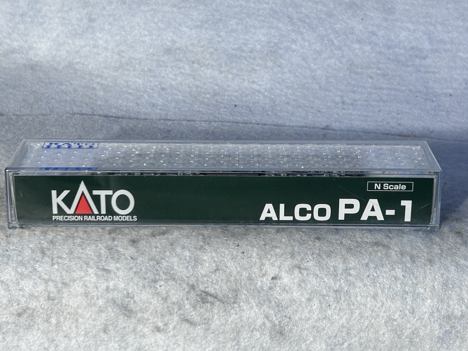 Beautiful KATO New York Central RR ALCO PA-1 Lightning Paint #4200 N Gauge