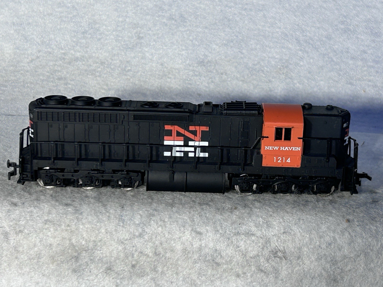 Rare IHC New Haven RR SD-24 Locomotive HO (Ex-Box)