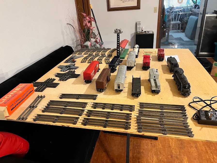 Lionel Train Set, Engine 2026, 027 Good condition