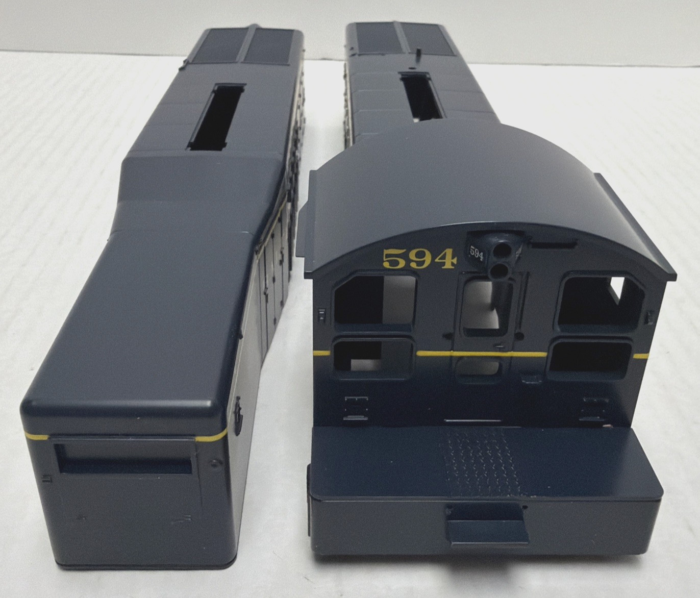 MTH O-GAUGE NW2 BALTIMORE AND OHIO DIESEL LOCOMOTIVE AND CALF SHELLS