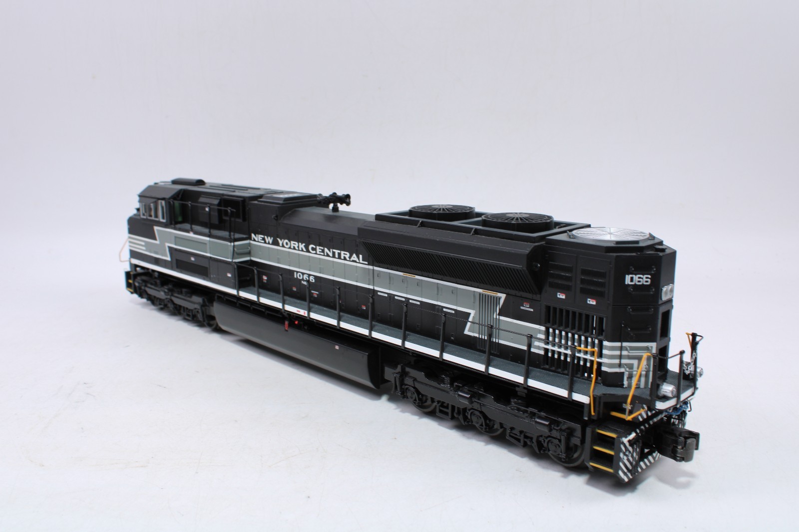 MTH 20-20274-3 O Gauge SD70ACe Diesel Engine New York Central #1066 Non-Powered