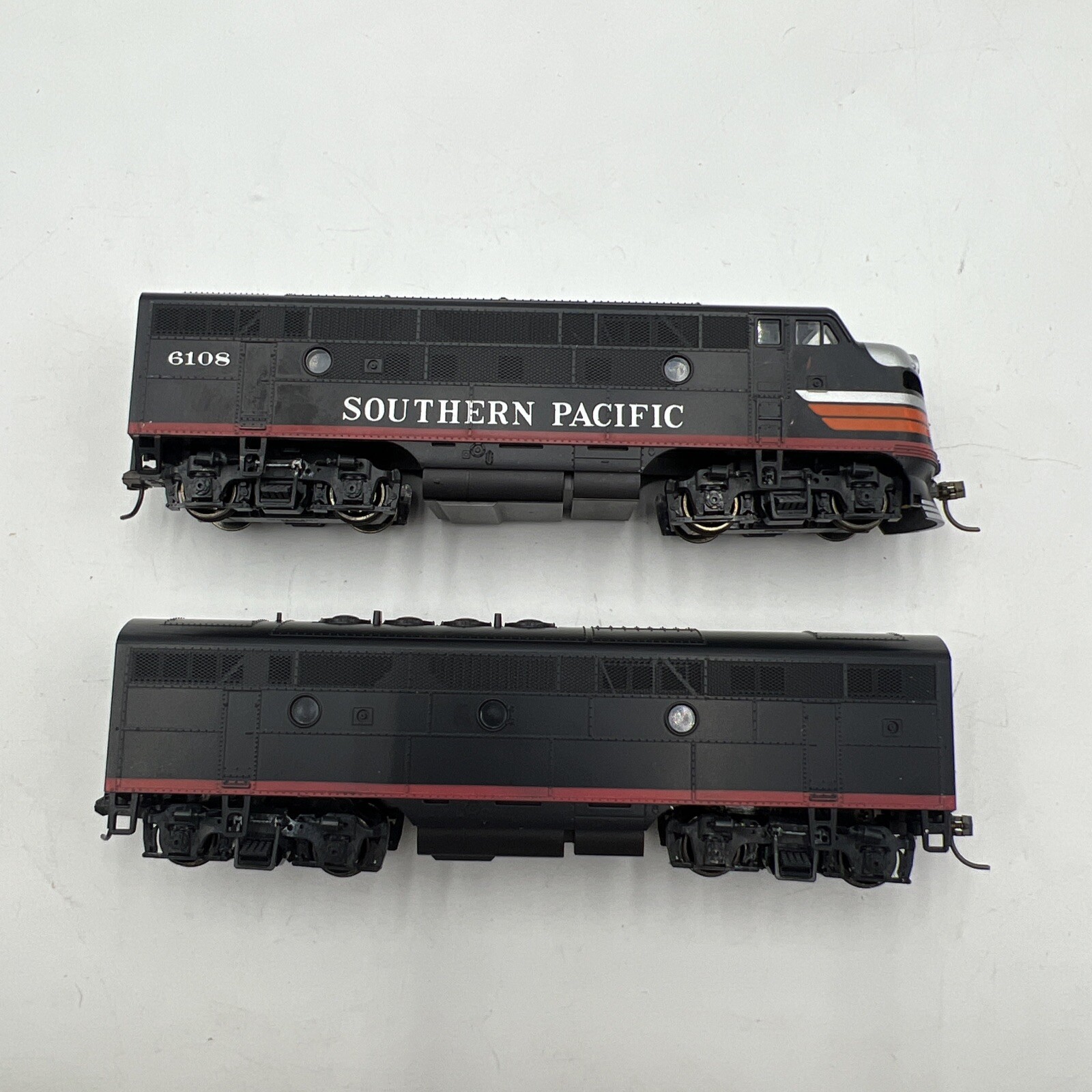 STEWART KATO SOUTHERN PACIFIC F3A POWERED DIESEL LOCOMOTIVE 6108 & F3B DUMMY EUC