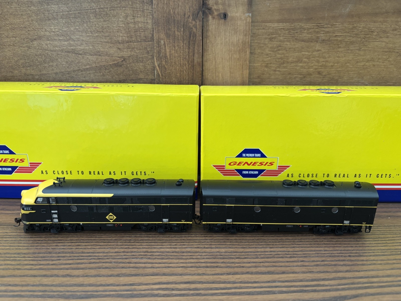 Athearn Genesis HO Erie AB Diesel Locomotive Set Runs Well with Boxes