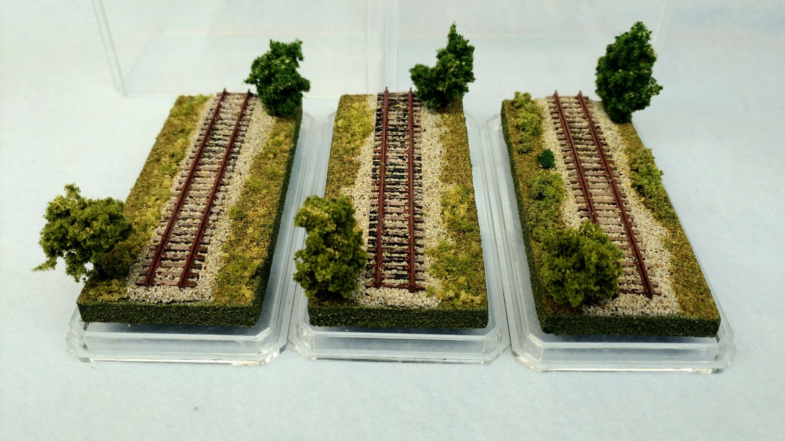 Z SCALE MINI DISPLAY CASES – 3/ PACK – GREAT FOR ALL Z LOCOS OR CARS